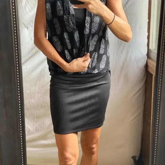 🤙🏽BLACK PENCIL SKIRT SIZE SMALL - Picture 2 of 4